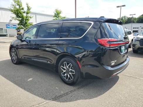 New 2027 Chrysler Pacifica Limited FWD image 4