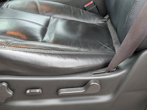 Used 2011 Chevrolet Suburban LT image 11