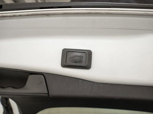 Used 2022 Toyota RAV4 XLE image 6