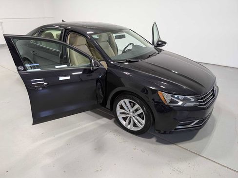 Used 2019 Volkswagen Passat 2.0T Wolfsburg w/ Wheels & Sunroof Package FWD image 16