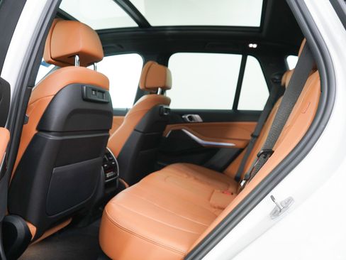 Used 2022 BMW X5 xDrive45e w/ M Sport Package AWD/4WD image 19