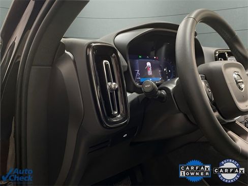 Used 2025 Volvo XC40 B5 Core image 17