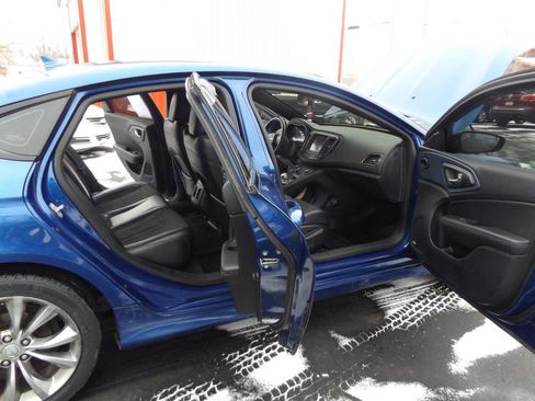Used 2015 Chrysler 200 S w/ Navigation & Sound Group I image 20