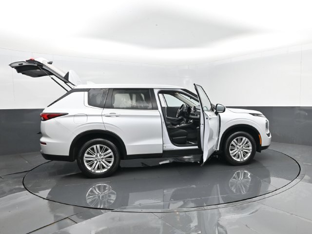 Used 2024 Mitsubishi Outlander ES AWD/4WD image 32