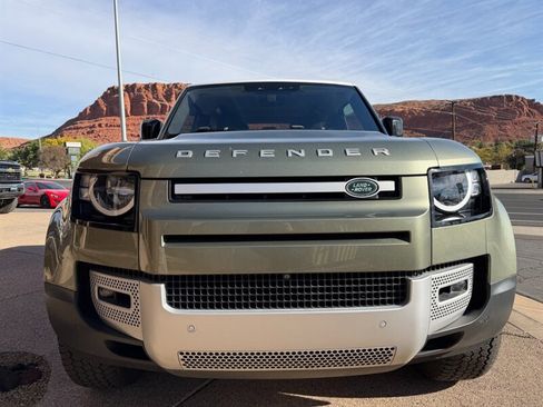 Used 2022 Land Rover Defender 90 image 25