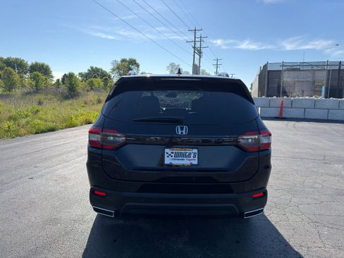 Used 2025 Honda Pilot Black Edition image 6