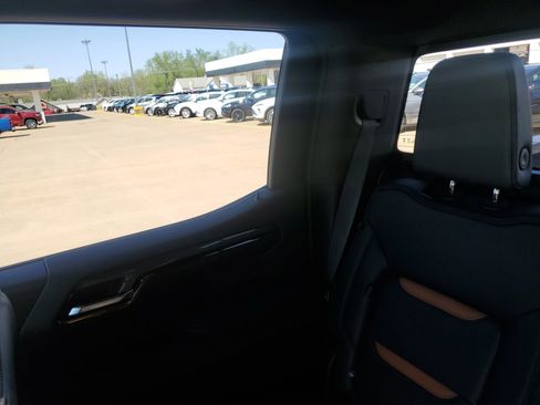 Used 2024 GMC Sierra 1500 AT4 w/ Technology Package AWD/4WD image 13