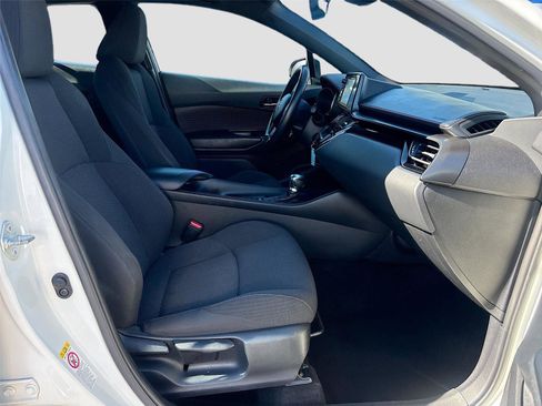 Used 2018 Toyota C-HR XLE image 29