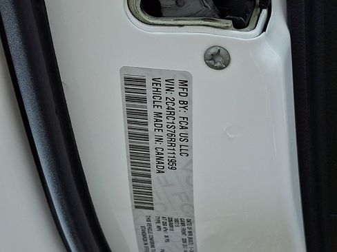 Used 2024 Chrysler Pacifica Limited FWD image 28