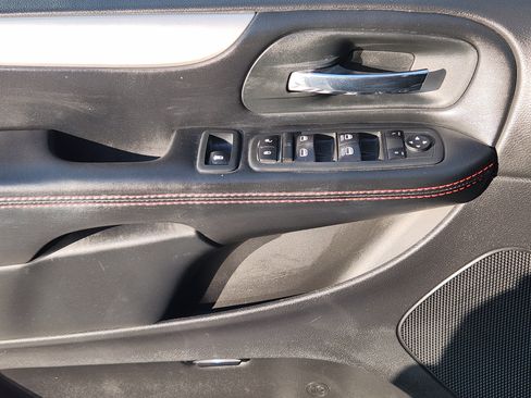 Used 2020 Dodge Grand Caravan GT FWD image 24