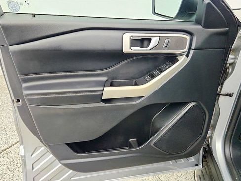 Used 2021 Ford Explorer XLT w/ Equipment Group 202A AWD/4WD image 10
