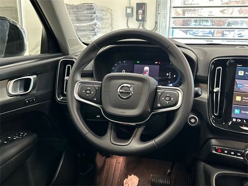 Certified 2025 Volvo XC40 B5 Plus image 24