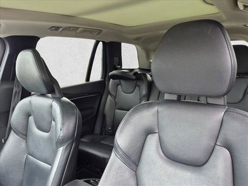 Used 2020 Volvo XC90 T6 Momentum AWD/4WD image 12