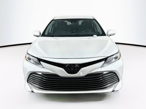 Used 2020 Toyota Camry XLE FWD image 2