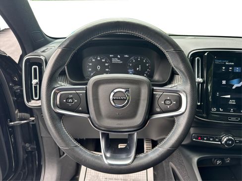 Used 2021 Volvo XC40 T5 R-Design w/ Climate Package image 21