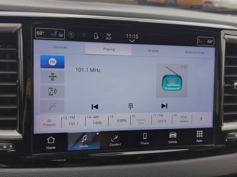 Used 2023 Chrysler Pacifica Touring-L FWD image 22