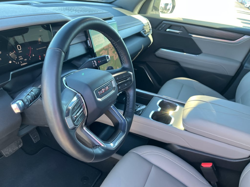 Used 2026 GMC Acadia Elevation w/ Elevation Premium Package FWD image 14