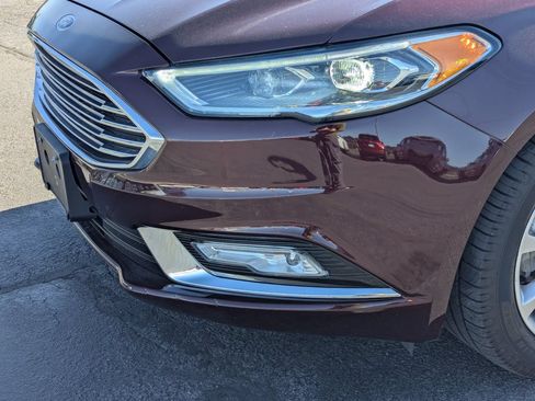 Used 2017 Ford Fusion SE w/ Fusion SE Technology Package FWD image 12