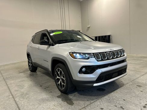 Used 2025 Jeep Compass Limited AWD/4WD image 4