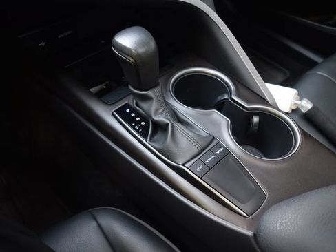 Used 2022 Toyota Camry SE w/ Audio Upgrade Package FWD image 12