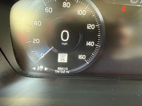 Used 2019 Volvo XC90 T6 Momentum w/ Protection Package Premier image 11