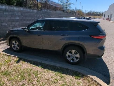 Used 2023 Toyota Highlander LE image 8