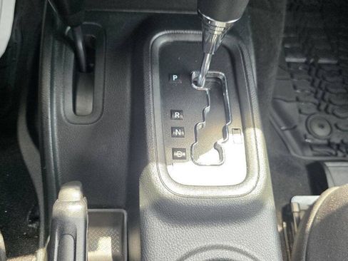 Used 2018 Jeep Wrangler Sport AWD/4WD image 16