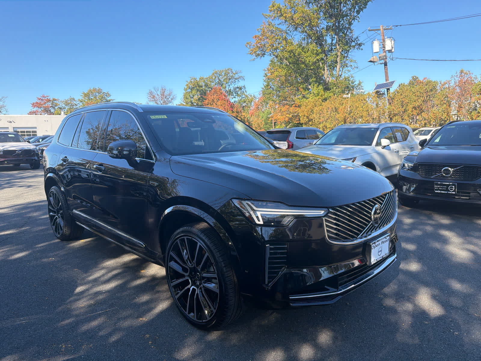 Certified 2025 Volvo XC90 B5 Plus AWD/4WD image 3