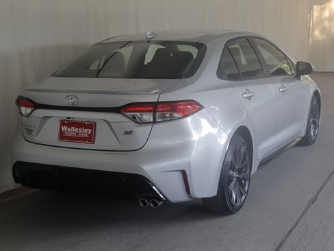 Used 2023 Toyota Corolla SE w/ SE Premium Package FWD image 7