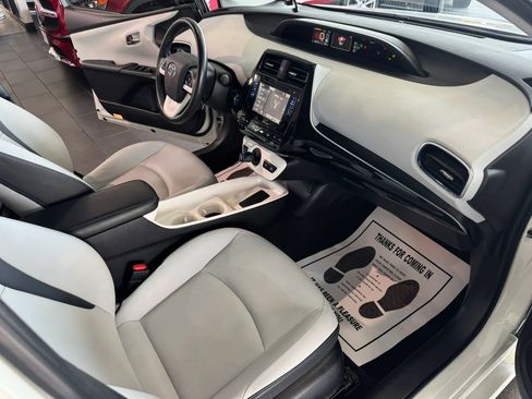 Used 2016 Toyota Prius Four Touring FWD image 9