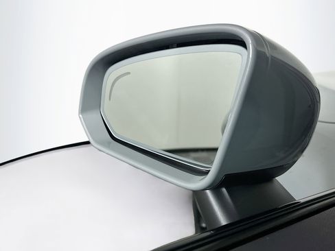 Used 2025 Volvo V60 B5 Cross Country Plus image 16