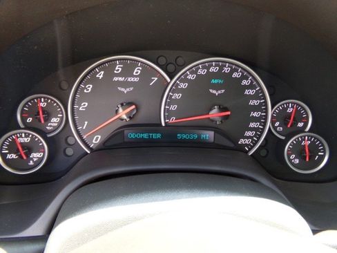 Used 2005 Chevrolet Corvette Coupe w/ Preferred Equipment Group RWD image 21