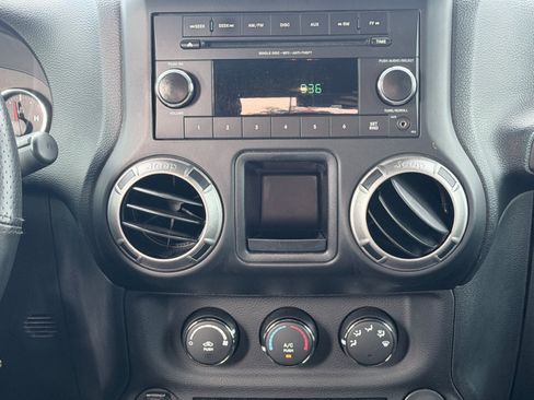 Used 2012 Jeep Wrangler Unlimited Sport AWD/4WD image 15