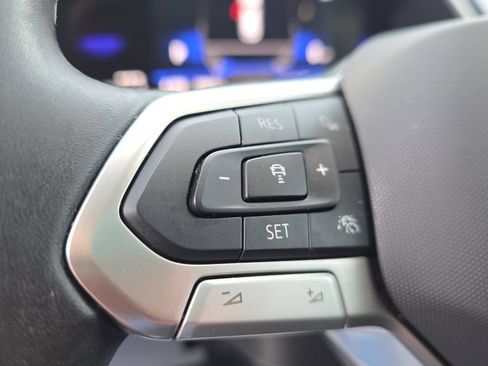 Used 2024 Volkswagen Tiguan SE FWD image 36