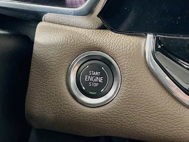 Used 2025 GMC Canyon Denali AWD/4WD image 16