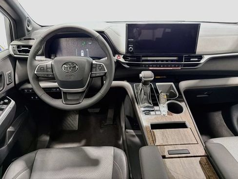 Certified 2026 Toyota Sienna Limited FWD image 19