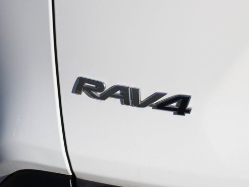 Used 2023 Toyota RAV4 XLE image 45