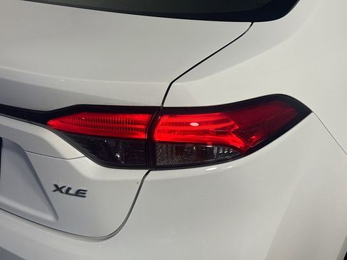 Used 2022 Toyota Corolla XLE FWD image 34