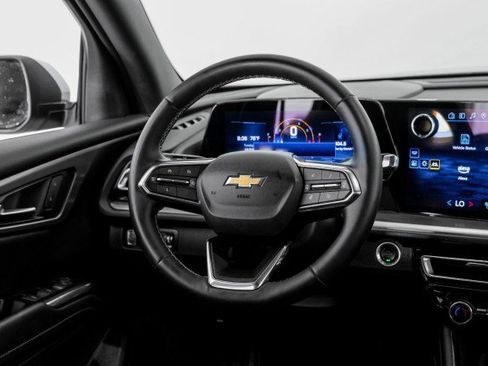 Used 2025 Chevrolet Traverse LT w/ LPO, Floor Liner Package FWD image 11