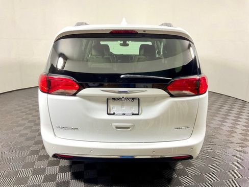 Used 2020 Chrysler Pacifica Limited FWD image 14