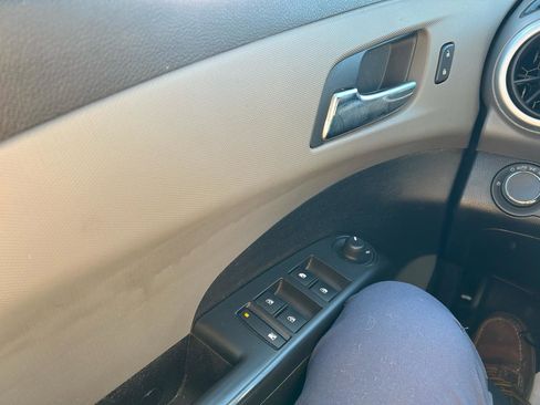 Used 2017 Chevrolet Sonic LT image 27