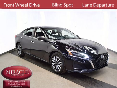 Used 2025 Nissan Altima 2.5 SV image 1