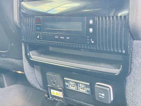 Used 2024 Jeep Wagoneer Series II AWD/4WD image 16