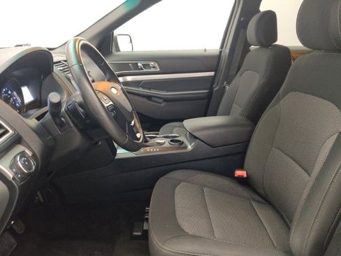 Used 2016 Ford Explorer XLT w/ Equipment Group 201A FWD image 17