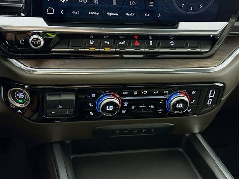 Used 2024 GMC Sierra 2500 SLT w/ SLT Premium Package image 7