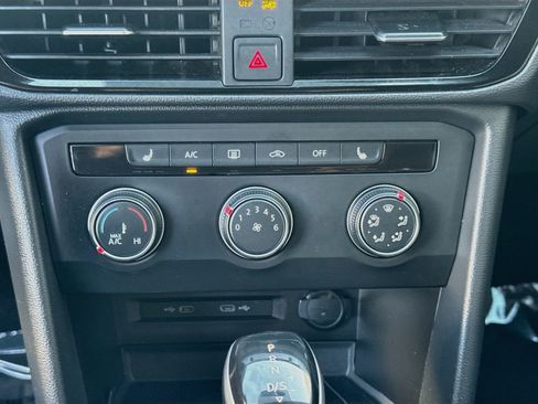 Certified 2022 Volkswagen Taos SE FWD image 14