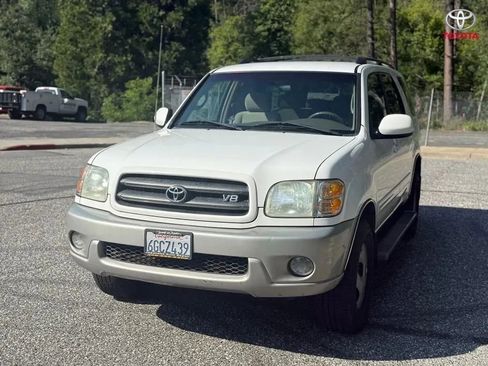 Used 2003 Toyota Sequoia SR5 image 2