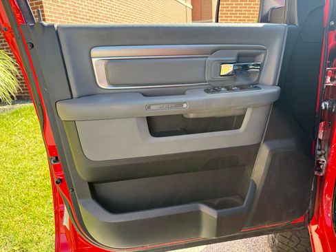 Used 2018 RAM 1500 Classic SLT AWD/4WD image 36