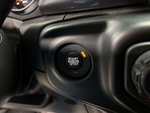 Used 2022 Jeep Wrangler Unlimited Sahara image 31