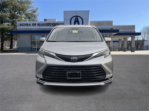 Used 2024 Toyota Sienna XLE image 2